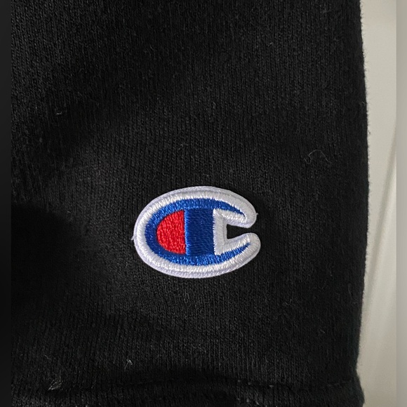 Champion Crewneck - Picture 5 of 5